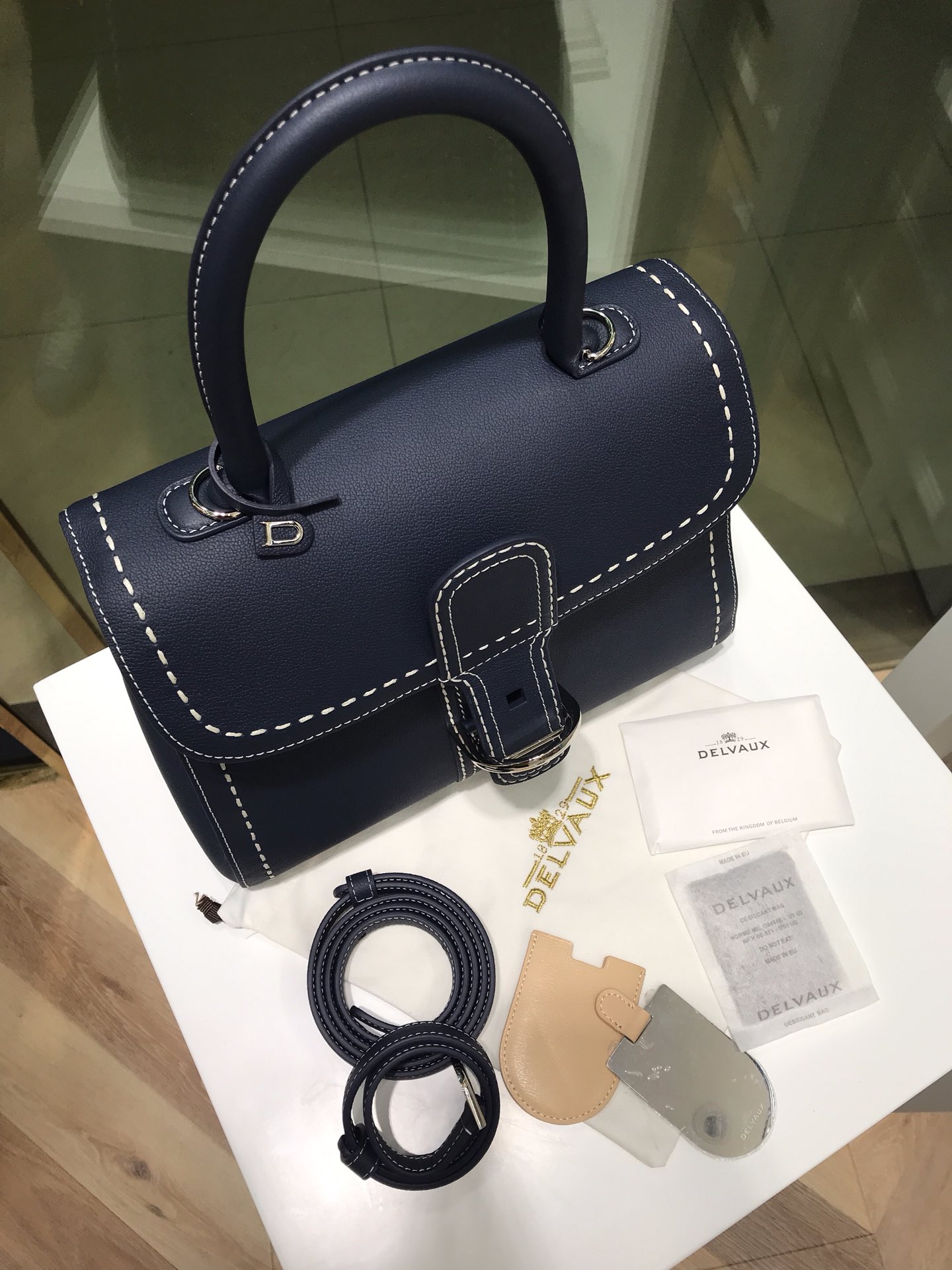 델보 브리앙 토고 박스백 미듐